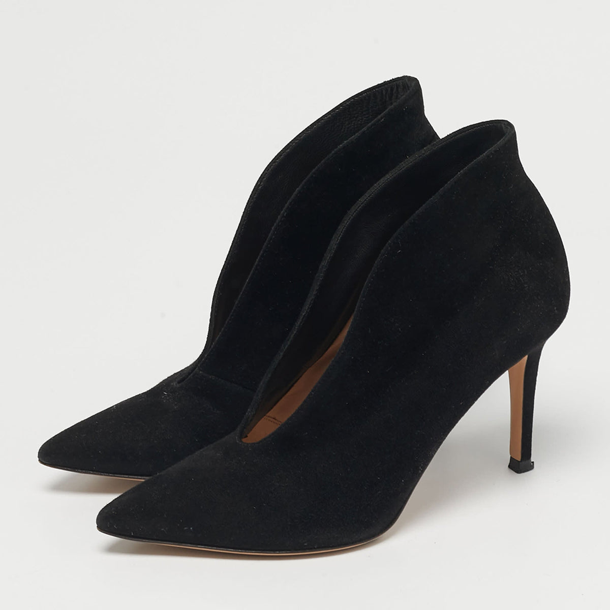 Gianvito Rossi Vamp Size 35 Black Suede Booties