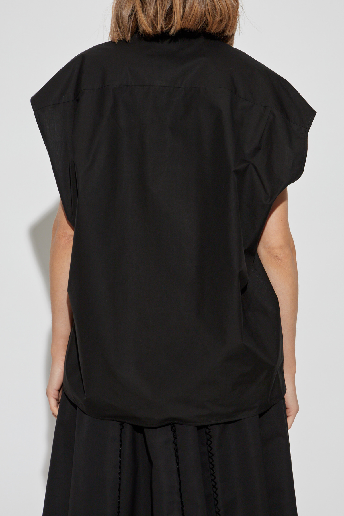 Sleeveless shirt