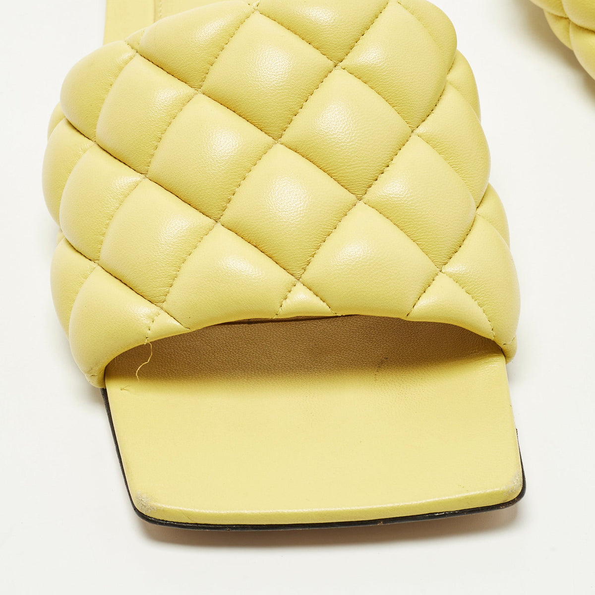 Bottega Veneta Lido Size 39.5 Yellow Quilted Leather Flat Slides