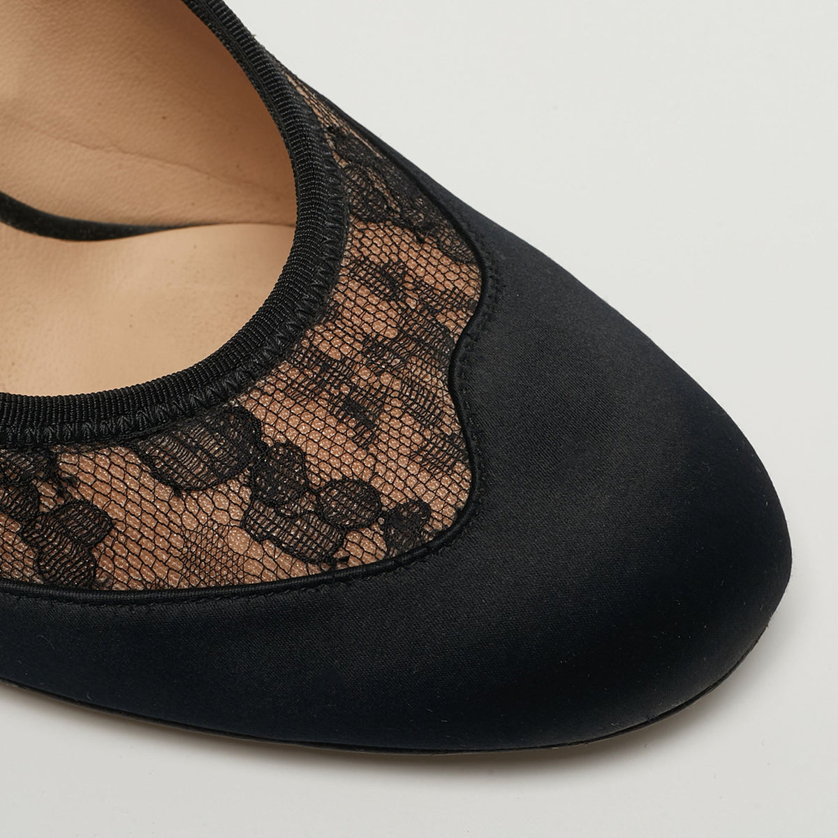 Fendi Promenade Size 39 Black Lace and Mesh Pumps