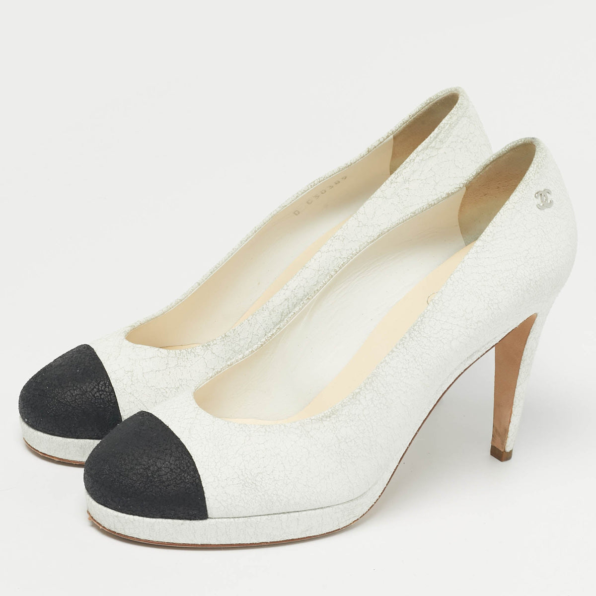 Chanel White/Black Nubuck Leather Platform Pumps Size 40.5