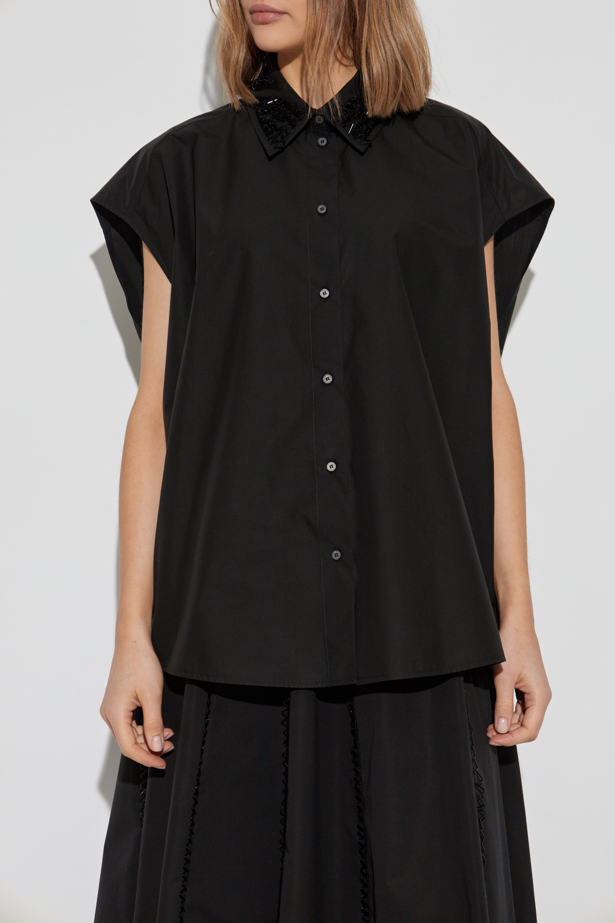 Sleeveless shirt