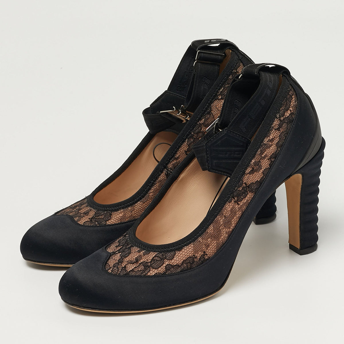 Fendi Promenade Size 39 Black Lace and Mesh Pumps