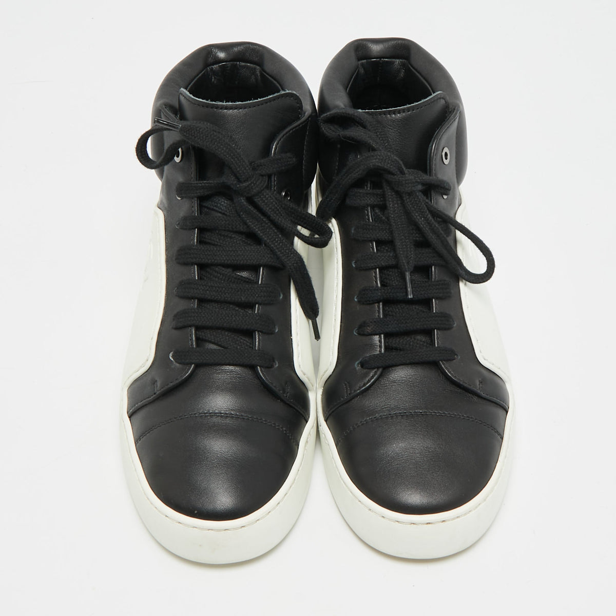 Chanel CC Size 38 Black/White Leather and  Rubber Low Top Sneakers