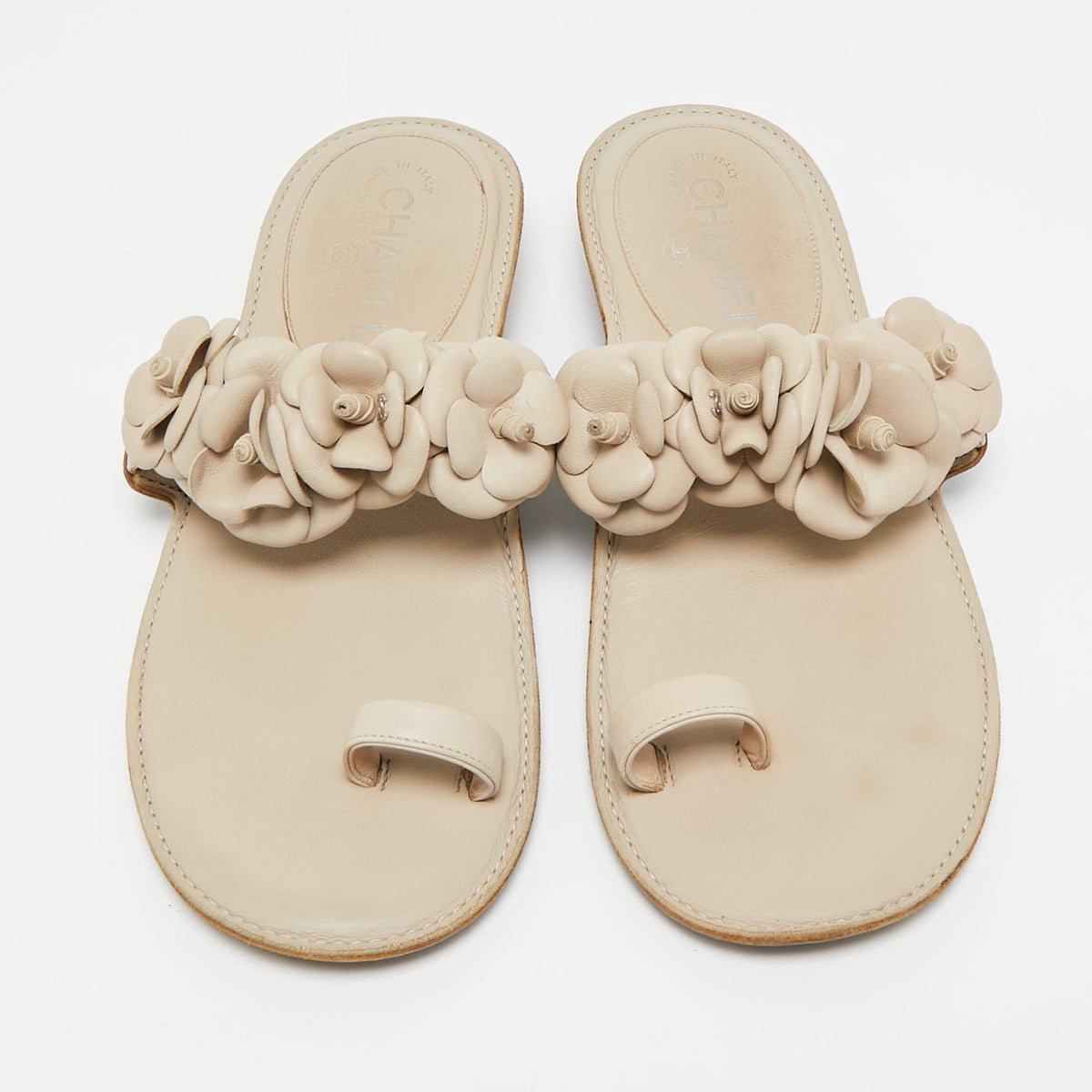 Chanel Cream Leather Camellia Toe Ring Flat Sandals Size 39