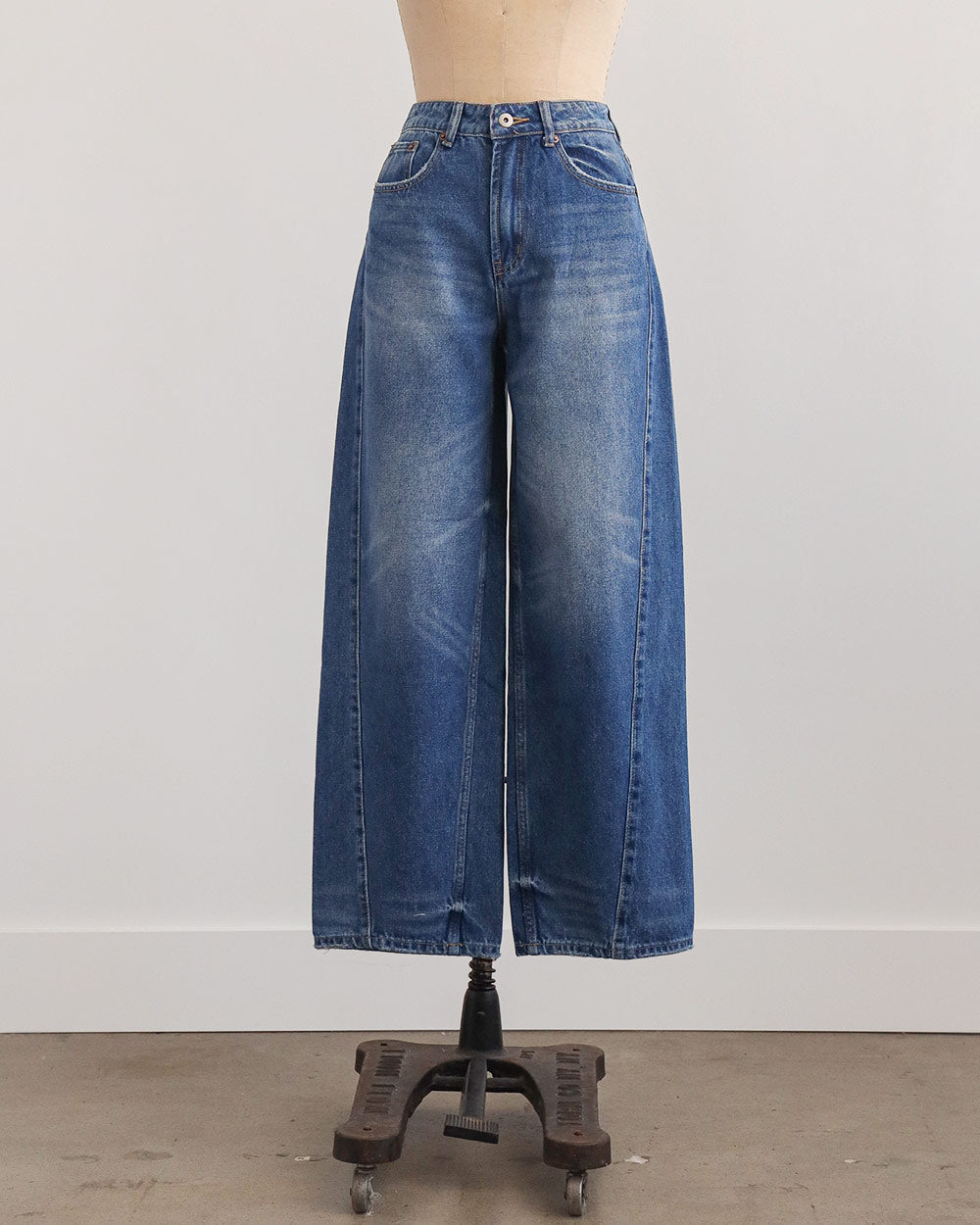 Riverside Barrel Jeans