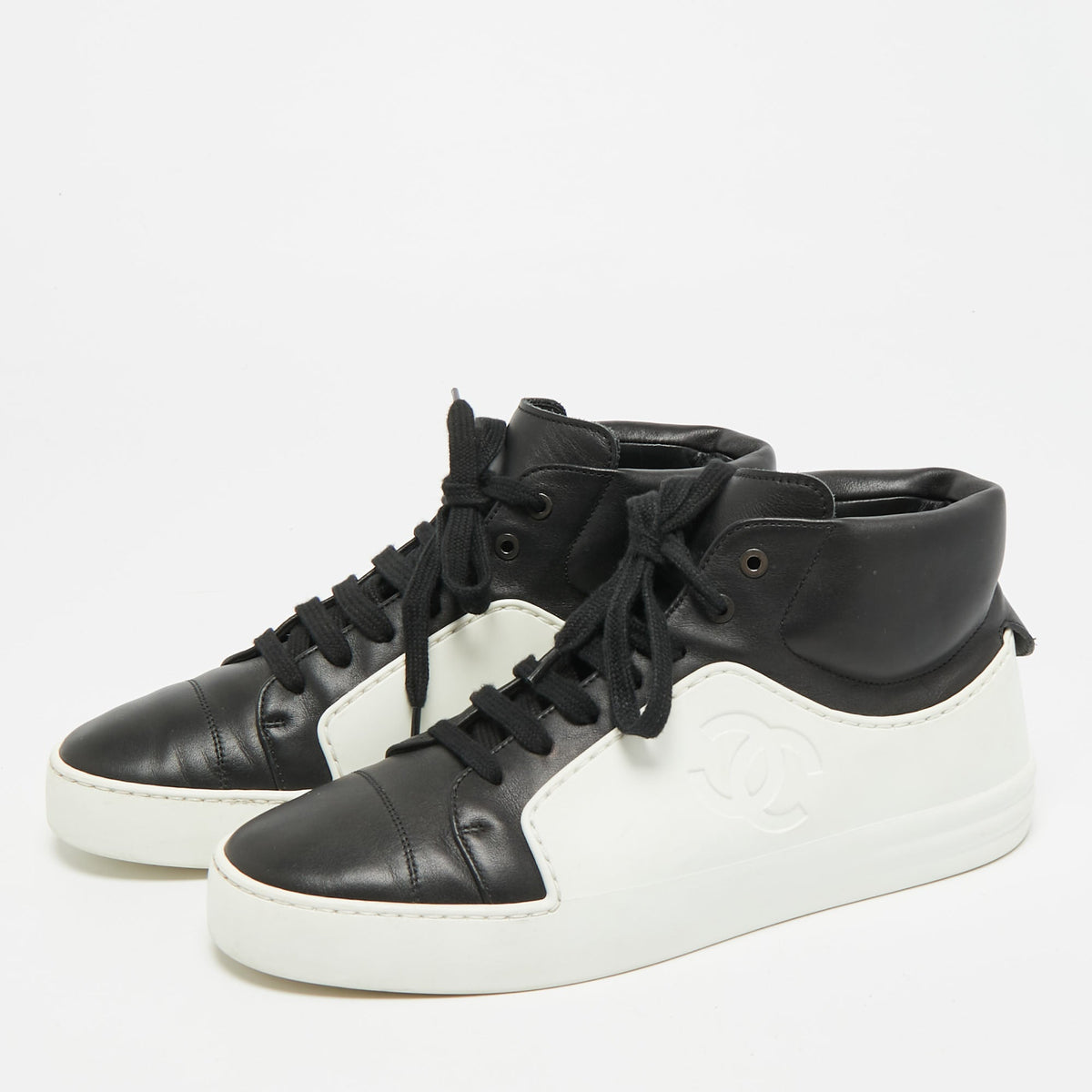 Chanel CC Size 38 Black/White Leather and  Rubber Low Top Sneakers