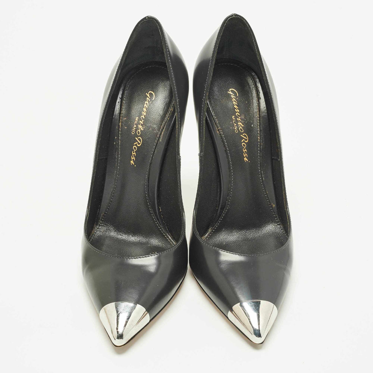 Gianvito Rossi Size 35 Black Leather Pointed Toe Pumps